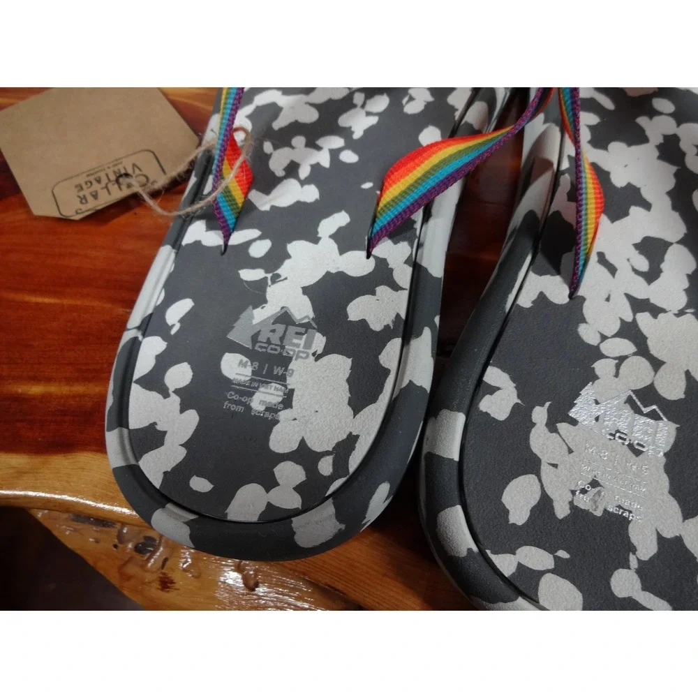 REI Co-op Flip Flops Mens 8 Gray Rainbow Camo Floral Thong Sandals Pride Summer